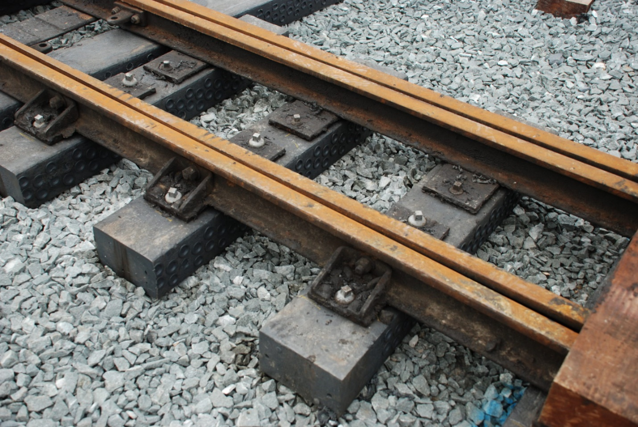 Ang mga pamantayan sa serye ng ISO 12856 ay mga pandaigdigang alituntunin na may kaugnayan sa mga pinagsama -samang materyales