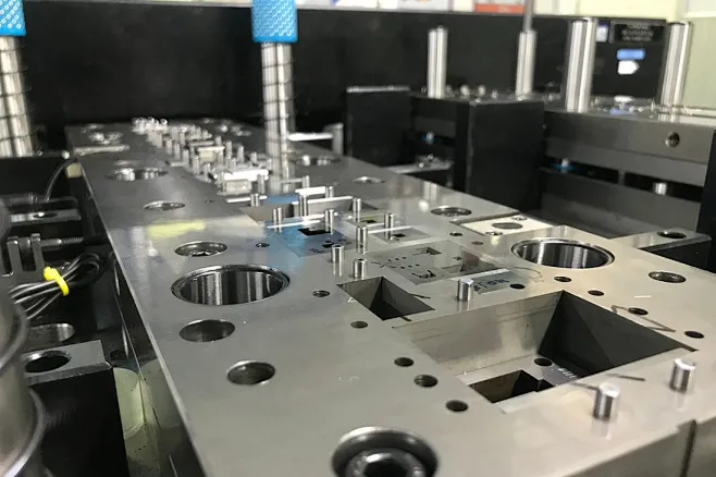 Mga uri ng mga hulma para sa pagmamanupaktura ng produkto ng carbon fiber